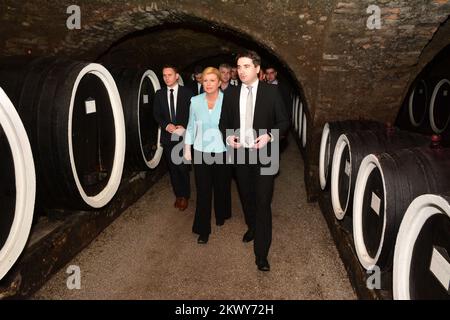 03.03.2017., Croazia, Kutjevo - l'incontro del Presidente della Repubblica di Croazia Kolinda Grabar-Kitarovic con i cittadini e i dirigenti della città di Kutjevo, E la visita del presidente e dei capi delle missioni diplomatiche e delle organizzazioni internazionali accreditate nella Repubblica di Croazia alla società cantine Kutjevo Inc. Nell'ambito del progetto Feel Croatia. Foto: Ivica Galovic/PIXSELL Foto Stock