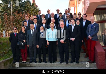 03.03.2017., Croazia, Kutjevo - l'incontro del Presidente della Repubblica di Croazia Kolinda Grabar-Kitarovic con i cittadini e i dirigenti della città di Kutjevo, E la visita del presidente e dei capi delle missioni diplomatiche e delle organizzazioni internazionali accreditate nella Repubblica di Croazia alla società cantine Kutjevo Inc. Nell'ambito del progetto Feel Croatia. Foto: Ivica Galovic/PIXSELL Foto Stock