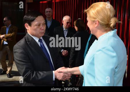 03.03.2017., Croazia, Kutjevo - l'incontro del Presidente della Repubblica di Croazia Kolinda Grabar-Kitarovic con i cittadini e i dirigenti della città di Kutjevo, E la visita del presidente e dei capi delle missioni diplomatiche e delle organizzazioni internazionali accreditate nella Repubblica di Croazia alla società cantine Kutjevo Inc. Nell'ambito del progetto Feel Croatia. Foto: Ivica Galovic/PIXSELL Foto Stock