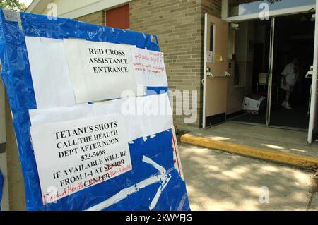 Tempeste severe, inondando, e tornadoes, Ottawa, Ohio, 27 agosto 2007 la Croce Rossa si è costituita in una chiesa locale per aiutare i residenti colpiti dalle inondazioni. Diverse agenzie di volontariato sono in Ohio per rispondere alle recenti inondazioni. Mark Wolfe/FEMA.. Fotografie relative a disastri e programmi, attività e funzionari di gestione delle emergenze Foto Stock