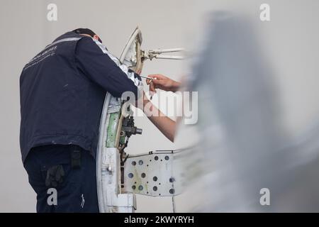 03.04.2017., Zagabria, Croazia - si è tenuta la cerimonia per il 25th° anniversario della cooperazione tra Croatia Airlines e Lufthansa Technik AG presso il centro tecnico di Croatia Airlines nell'aeroporto internazionale Franjo Tudjman. Foto: Davor Puklavec/PIXSELL Foto Stock