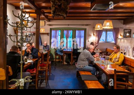 Taverna di wine bar Mayer am Nussberg in un vigneto a Grinzing Vienna Austria. Mayer am Pfarrplatz è una delle enoteche tradizionali più antiche di Vienna Foto Stock