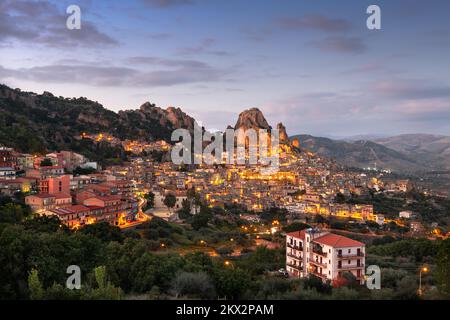 Gagliano Castelferrato, Italia in Sicilia al tramonto. Foto Stock