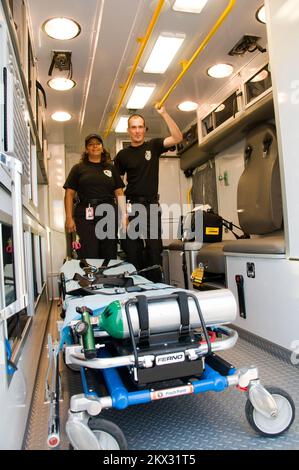 011090908 trasporto di emergenza.. Fotografie relative a disastri e programmi, attività e funzionari di gestione delle emergenze Foto Stock