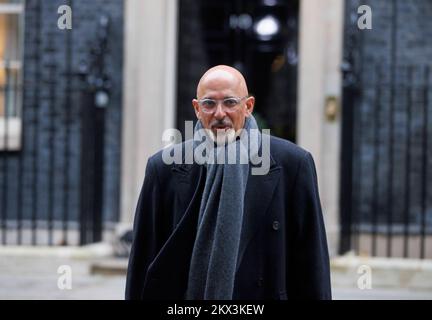 Nadhim Zahawi, Ministro senza portafoglio, a Downing Street per una riunione del Gabinetto. Foto Stock