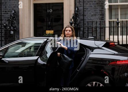 Penny Mordaunt, Signore Presidente del Consiglio, leader della Camera dei Comuni, arriva al numero 10 per una riunione del Gabinetto. Foto Stock