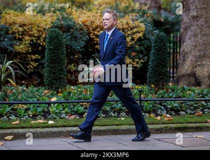 Grant Shapps, Segretario di Stato per le imprese, l'energia e la strategia industriale, a Downing Street per una riunione del Gabinetto. Foto Stock