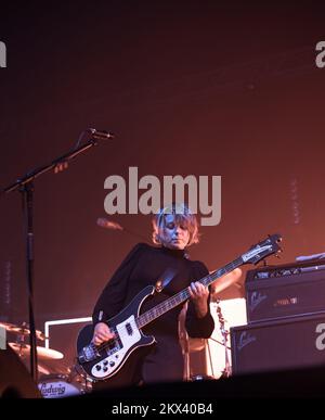 Napoli, Italia. 28th Nov 2022. La Verdena in concerto al Teatro Palapartenope di Napoli. (Foto di Lorenza Calafati/Pacific Press) Credit: Pacific Press Media Production Corp./Alamy Live News Foto Stock