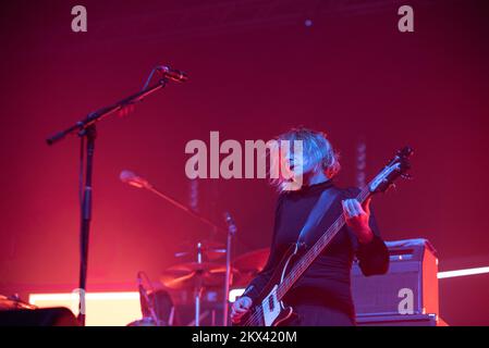 Napoli, Italia. 28th Nov 2022. La Verdena in concerto al Teatro Palapartenope di Napoli. (Foto di Lorenza Calafati/Pacific Press) Credit: Pacific Press Media Production Corp./Alamy Live News Foto Stock