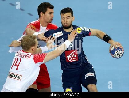 28.01.2018., Arena Zagreb, Zagabria, Croazia - Campionato europeo di pallamano 2018, partita per il 3rd° posto, Francia vs Danimarca. Nedim Remili, Anders Zachariassen Foto: Igor Kralj/PIXSELL Foto Stock