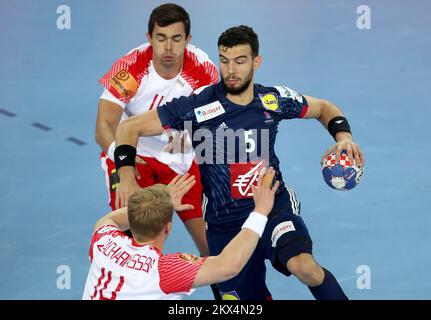 28.01.2018., Arena Zagreb, Zagabria, Croazia - Campionato europeo di pallamano 2018, partita per il 3rd° posto, Francia vs Danimarca. Nedim Remili, Anders Zachariassen Foto: Igor Kralj/PIXSELL Foto Stock