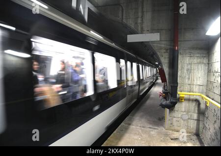 - Milano, la nuova linea 4 della Metropolitana - Milano, la nuova linea 4 della Metropolitana Foto Stock