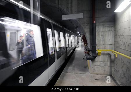 - Milano, la nuova linea 4 della Metropolitana - Milano, la nuova linea 4 della Metropolitana Foto Stock