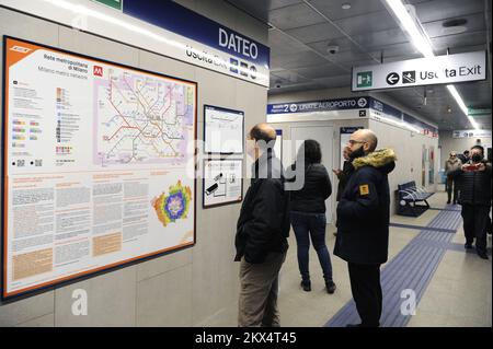 - Milano, la nuova linea 4 della Metropolitana - Milano, la nuova linea 4 della Metropolitana Foto Stock