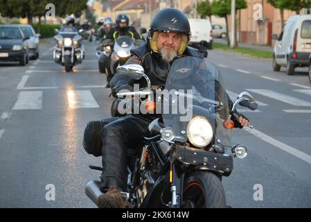 01.05.2018. Bjelovar - Marking il 1 maggio, i motociclisti Bjelovar hanno tenuto Budnica, una società unica al mondo, che si è nutrita sin dagli anni '1930s quando era conosciuta come il primo giorno di Budnica. La festa internazionale del lavoro è segnata dalla guida mattutina delle strade della città dalle 5 alle 7 del mattino.che la Budnica è sempre più popolare dimostra la realizzazione che più motociclisti dalla zona circostante, Zagabria, Slavonia, Moslavina e, naturalmente, Bilogora sta arrivando, e il record di quest'anno è stato senza dubbio record da oltre 700 automobilisti. Foto:Damir Spehar/PIXSELL Foto Stock