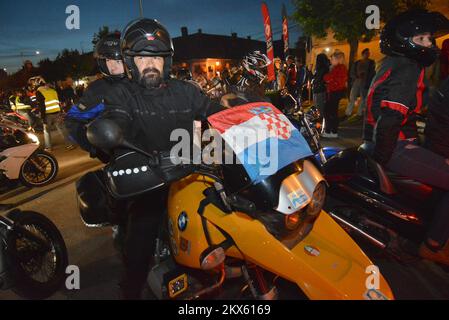 01.05.2018. Bjelovar - Marking il 1 maggio, i motociclisti Bjelovar hanno tenuto Budnica, una società unica al mondo, che si è nutrita sin dagli anni '1930s quando era conosciuta come il primo giorno di Budnica. La festa internazionale del lavoro è segnata dalla guida mattutina delle strade della città dalle 5 alle 7 del mattino.che la Budnica è sempre più popolare dimostra la realizzazione che più motociclisti dalla zona circostante, Zagabria, Slavonia, Moslavina e, naturalmente, Bilogora sta arrivando, e il record di quest'anno è stato senza dubbio record da oltre 700 automobilisti. Foto:Damir Spehar/PIXSELL Foto Stock