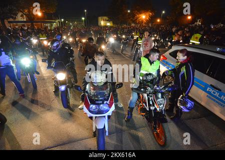 01.05.2018. Bjelovar - Marking il 1 maggio, i motociclisti Bjelovar hanno tenuto Budnica, una società unica al mondo, che si è nutrita sin dagli anni '1930s quando era conosciuta come il primo giorno di Budnica. La festa internazionale del lavoro è segnata dalla guida mattutina delle strade della città dalle 5 alle 7 del mattino.che la Budnica è sempre più popolare dimostra la realizzazione che più motociclisti dalla zona circostante, Zagabria, Slavonia, Moslavina e, naturalmente, Bilogora sta arrivando, e il record di quest'anno è stato senza dubbio record da oltre 700 automobilisti. Foto:Damir Spehar/PIXSELL Foto Stock