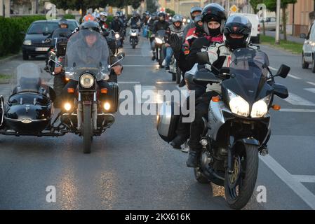 01.05.2018. Bjelovar - Marking il 1 maggio, i motociclisti Bjelovar hanno tenuto Budnica, una società unica al mondo, che si è nutrita sin dagli anni '1930s quando era conosciuta come il primo giorno di Budnica. La festa internazionale del lavoro è segnata dalla guida mattutina delle strade della città dalle 5 alle 7 del mattino.che la Budnica è sempre più popolare dimostra la realizzazione che più motociclisti dalla zona circostante, Zagabria, Slavonia, Moslavina e, naturalmente, Bilogora sta arrivando, e il record di quest'anno è stato senza dubbio record da oltre 700 automobilisti. Foto:Damir Spehar/PIXSELL Foto Stock