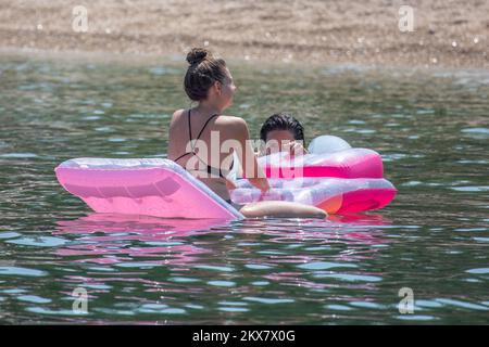 08.08.2018., Dubrovnik, Croazia - spiagge popolari a Dubrovnik. Copacabana su Babin Kuk Foto: Grgo Jelavic/PIXSELL Foto Stock