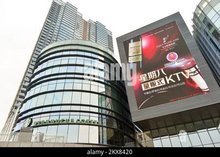 SHENZHEN, CINA - 06 GENNAIO 2015: Centro commerciale. Shenzhen è considerata una delle zone economiche speciali di maggior successo. Foto Stock