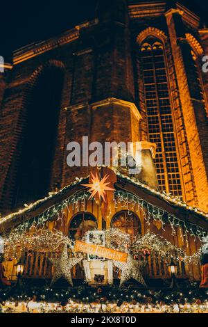 Decorazioni natalizie nel mercatino di Hannover, Germania Foto Stock