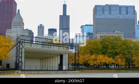 Willis Tower, una volta chiamata Sears Tower, a Chicago, Illinois, USA è il terzo edificio più alto dell'emisfero occidentale Foto Stock