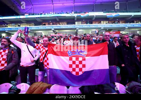 23.11.2018., Lillie, Francia - finale della Coppa Davis tra la Francia e la Croazia allo stadio Pierre-Mauroy di Lille, Francia, Jo-Wilfred Tsonga vs Marin Cilic. Foto dei fan: Sanjin Strukic/PIXSELL Foto Stock