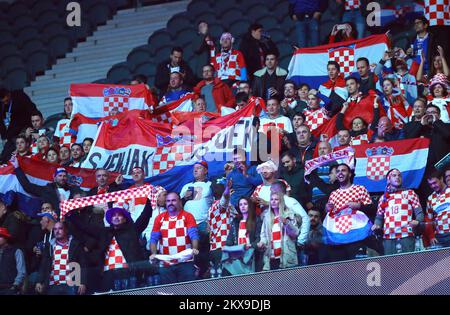 23.11.2018., Lillie, Francia - finale della Coppa Davis tra la Francia e la Croazia allo stadio Pierre-Mauroy di Lille, Francia, Jo-Wilfred Tsonga vs Marin Cilic. Foto dei fan: Sanjin Strukic/PIXSELL Foto Stock