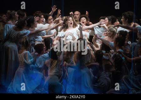 23.11.2018., Croazia, Osijek - prima esecuzione dell'opera Carmen di Georges Bizet al Teatro Nazionale Croato di Osijek. Foto: Davor Javorovic/PIXSELL Foto Stock