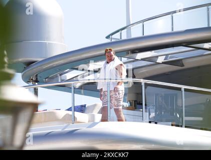 15.08.2019., Skradin, Croazia - Principe Alberto II Di Monaco con la famiglia visita Skradin durante le sue vacanze estive in Croazia. Principe Alberto II È l'attuale Principe di Monaco e capo della dinastia Grimaldi. Figlio di Rainier III. E l'attrice di Hollywood Grace Kelly. Dal 2011 è sposato con l'ex nuotatore Charlene Wittstock, con il quale ha due figli, la principessa Gabriella e il principe Jacques. Foto: Dusko Jaramaz/PIXSELL Foto Stock