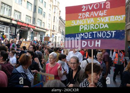 08.09.2019., Sarajevo, Bosnia-Erzegovina - sotto stretta sicurezza, Sarajevo ha tenuto la sua parata inaugurale di orgoglio sotto il logan andiamo!. La marcia di due ore è andata avanti sotto stretta sicurezza e, nonostante le chiamate per annullarla e le preoccupazioni per la sicurezza, è finita senza incidenti. Foto: STR-4321/PIXSELL Foto Stock