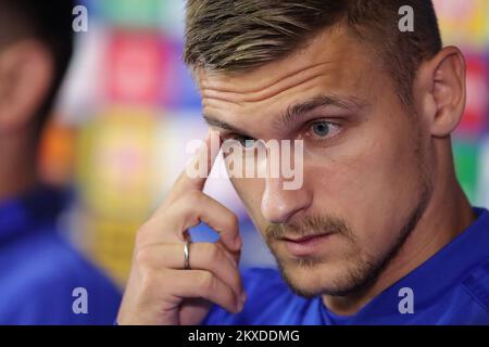 21.10.2019., Kharkiv, Ucraina - Emil Dilaver di GNK Dinamo parla ai media durante una conferenza stampa al Metalist Stadium OSK il 21 ottobre 2019 a Kharkiv, Ucraina. GNK Dinamo affronterà il FC Shakhtar Donetsk durante la partita del gruppo C della UEFA Champions League il 22 ottobre 2019. Foto: Goran Stanzl/PIXSELL Foto Stock