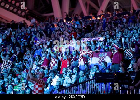 I tifosi croati si rallegrano durante la finale maschile EHF EURO 2020 tra Spagna e Croazia alla Tele2 Arena di Stoccolma, Svezia, il 26 gennaio 2020. Foto di Luka Stanzl/PIXSELL Foto Stock