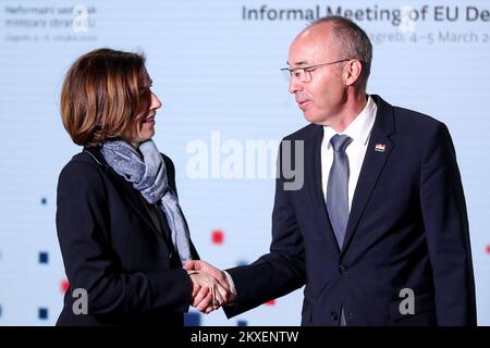 04.03.2020., Biblioteca nazionale e universitaria, Zagabria, Croazia - riunione informale dei ministri della Difesa dell'UE. Il Ministro francese dell'esercito Firenze Parly e il Vice primo Ministro e Ministro della difesa della Repubblica di Croazia Damir Krsticevic. Foto: Goran Stanzl/PIXSELL/EU2020HR Foto Stock