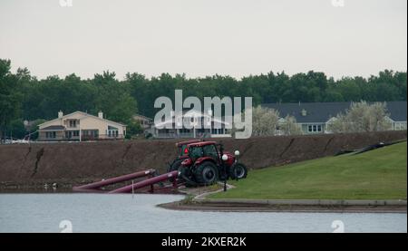 011070811 Case in Mandan ND sono preparate in caso di allagamento. Alluvione del North Dakota. Fotografie relative a disastri e programmi, attività e funzionari di gestione delle emergenze Foto Stock