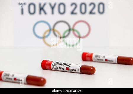 30.03.2020., Zagabria,Croazia - Illustrazione per le Olimpiadi e coronavirus.Next le Olimpiadi di Tokyo di yearâ si apriranno ufficialmente il 23 luglio 2021 â€“ 364 giorni dopo il previsto â€“ per dare agli organizzatori il tempo necessario per prepararsi dopo la rottura causata dalla pandemia di Covid-19. Foto: Igor Kralj/PIXSELL Foto Stock