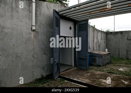 Grave tempesta - Saint Thomas, Isole Vergini americane, 3 agosto 2011 'il bunker' è un complesso di bunker militari abbandonati della seconda guerra mondiale sull'isola della ST. Thomas, che viene utilizzato dall'IMAT per il deposito delle attrezzature. Lo strumento funge anche da punto di intervento alternativo per il piano di continuità operativa (COOP) dell'IMAT. Fotografie relative a disastri e programmi, attività e funzionari di gestione delle emergenze Foto Stock
