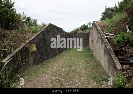 Grave tempesta - Saint Thomas, Isole Vergini americane, 3 agosto 2011 'il bunker' è un complesso di bunker militari abbandonati della seconda guerra mondiale sull'isola della ST. Thomas, che viene utilizzato dall'IMAT per il deposito delle attrezzature. Lo strumento funge anche da punto di intervento alternativo per il piano di continuità operativa (COOP) dell'IMAT. Fotografie relative a disastri e programmi, attività e funzionari di gestione delle emergenze Foto Stock