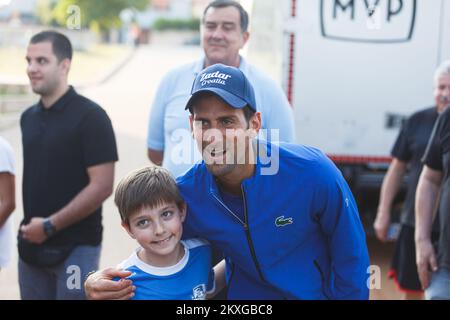 16.06.2020.,Zadar, Croazia - Novak Djokovic ha visitato i campi da tennis al centro sportivo Visnjik dove si giocherà l'Adria Tour.Zadar ospiterà alcuni dei nomi più importanti nel tennis durante l'Adria Tour umanitario il 20 e 21 giugno. Adria Tour è stato lanciato da uno dei migliori giocatori di tennis del mondo, Novak Djokovic. L'azienda mira a promuovere lo sport, valori positivi, â€ â€ e il fair play. Il torneo 2020 durerà dal 13 giugno al 5 luglio. Inizia a Belgrado (13 e 14 giugno), poi a Zara (20 e 21 giugno), e Montenegro (27-28 giugno)Foto: Marko Dimic/PIXSELL Foto Stock