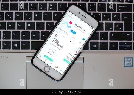 I settori sanitari e IT della Croazia si sono sviluppati e lunedì ha presentato la versione croata dell'app Stop COVID-19 che utilizza dati temporanei e anonimi per informare gli utenti sull'esposizione al coronavirus a Zagabria, Croazia, 28 luglio 2020 Foto: Igor Kralj/PIXSELL Foto Stock