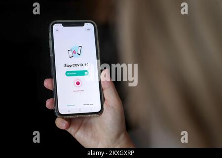 I settori sanitari e IT della Croazia si sono sviluppati e lunedì ha presentato la versione croata dell'app Stop COVID-19 che utilizza dati temporanei e anonimi per informare gli utenti sull'esposizione al coronavirus a Zagabria, Croazia, 28 luglio 2020 Foto: Igor Kralj/PIXSELL Foto Stock