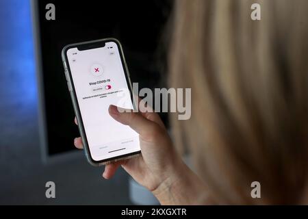 I settori sanitari e IT della Croazia si sono sviluppati e lunedì ha presentato la versione croata dell'app Stop COVID-19 che utilizza dati temporanei e anonimi per informare gli utenti sull'esposizione al coronavirus a Zagabria, Croazia, 28 luglio 2020 Foto: Igor Kralj/PIXSELL Foto Stock