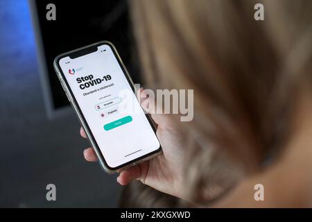 I settori sanitari e IT della Croazia si sono sviluppati e lunedì ha presentato la versione croata dell'app Stop COVID-19 che utilizza dati temporanei e anonimi per informare gli utenti sull'esposizione al coronavirus a Zagabria, Croazia, 28 luglio 2020 Foto: Igor Kralj/PIXSELL Foto Stock