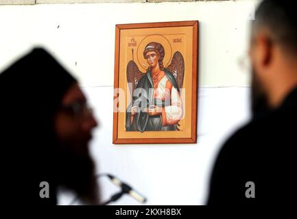 I credenti ortodossi hanno celebrato la grande festa della Trasfigurazione del Signore nel monastero di Krka a Kistanje, in Croazia, il 19 agosto 2020. La solenne liturgia è stata presieduta da sua Eminenza Nikodim Kosovic, Vescovo di Dalmazia. Foto: Dusko Jaramaz/PIXSELL Foto Stock