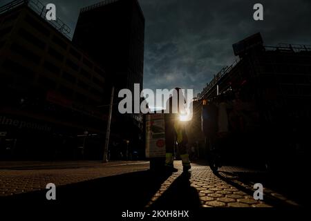 Nuvole al tramonto in Piazza Ban Josip Jelacic a Zagabria, Croazia, il 19 agosto 2020. Foto: Sanjin Strukic/PIXSELL Foto Stock