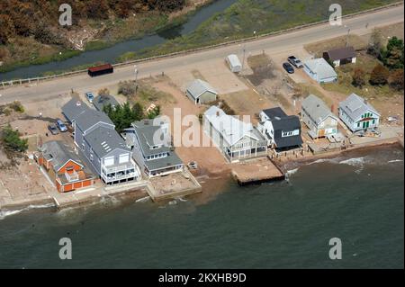 Uragano/tempesta tropicale - East Haven, Conn , 1 settembre 2011 una vista aeriall mostra alcuni danni alle case a causa dell'uragano Irene. East Haven, CT-September 1, 2011-- una vista ariel mostra alcuni danni alle case a causa dell'uragano Irene. Fotografie relative a disastri e programmi, attività e funzionari di gestione delle emergenze Foto Stock