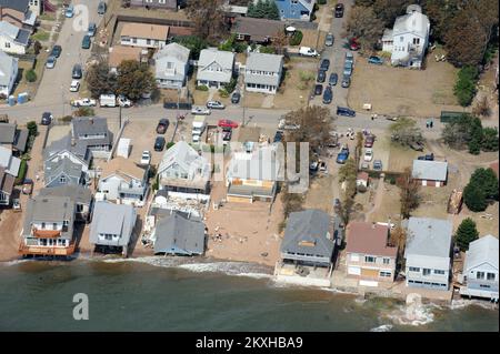 Uragano/tempesta tropicale - East Haven, Conn , 1 settembre 2011 una vista aerea di Cosey Beach mostra alcuni danni alle case a causa dell'uragano Irene. East Haven, CT-September 1, 2011-- una vista ariel di Cosey Beach mostra alcuni danni alle case a causa dell'uragano Irene.. Fotografie relative a disastri e programmi, attività e funzionari di gestione delle emergenze Foto Stock