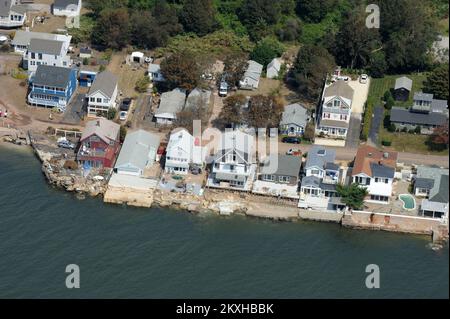 Uragano/tempesta tropicale - East Haven, Conn , 1 settembre 2011 una vista aerea mostra alcuni danni alle case a causa dell'uragano Irene. East Haven, CT-September 1, 2011-- una vista ariel mostra alcuni danni alle case a causa dell'uragano Irene. Fotografie relative a disastri e programmi, attività e funzionari di gestione delle emergenze Foto Stock