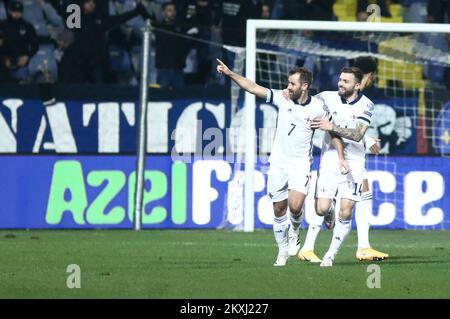 Niall McGinn dell'Irlanda del Nord e Stuart Dallas dell'Irlanda del Nord festeggiano un gol durante la partita di semifinale UEFA euro 2020 tra Bosnia-Erzegovina e Irlanda del Nord allo Stadio Grbavica il 8 ottobre 2020 a Sarajevo, Bosnia-Erzegovina. Foto: Armin Drugut/PIXSELL Foto Stock