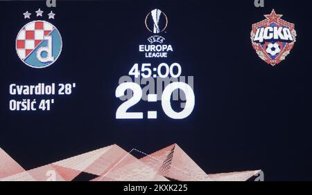 Il tabellone viene raffigurato durante la partita di tappa del gruppo K della UEFA Europa League tra Dinamo Zagreb e CSKA Mosca allo stadio Maksimir il 10 dicembre 2020 a Zagabria, Croazia. Foto: Marko Prpic/PIXSELL Foto Stock